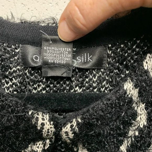 Sweater - Picture 4 of 4